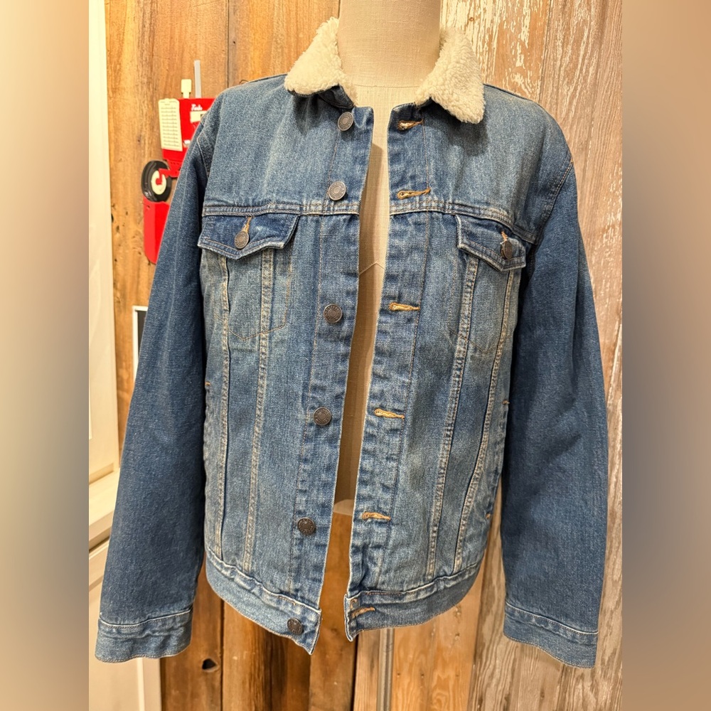 GOODFELLOW’S NWT Denim/Sherpa Trucker Jacket Size MED Front Pockets